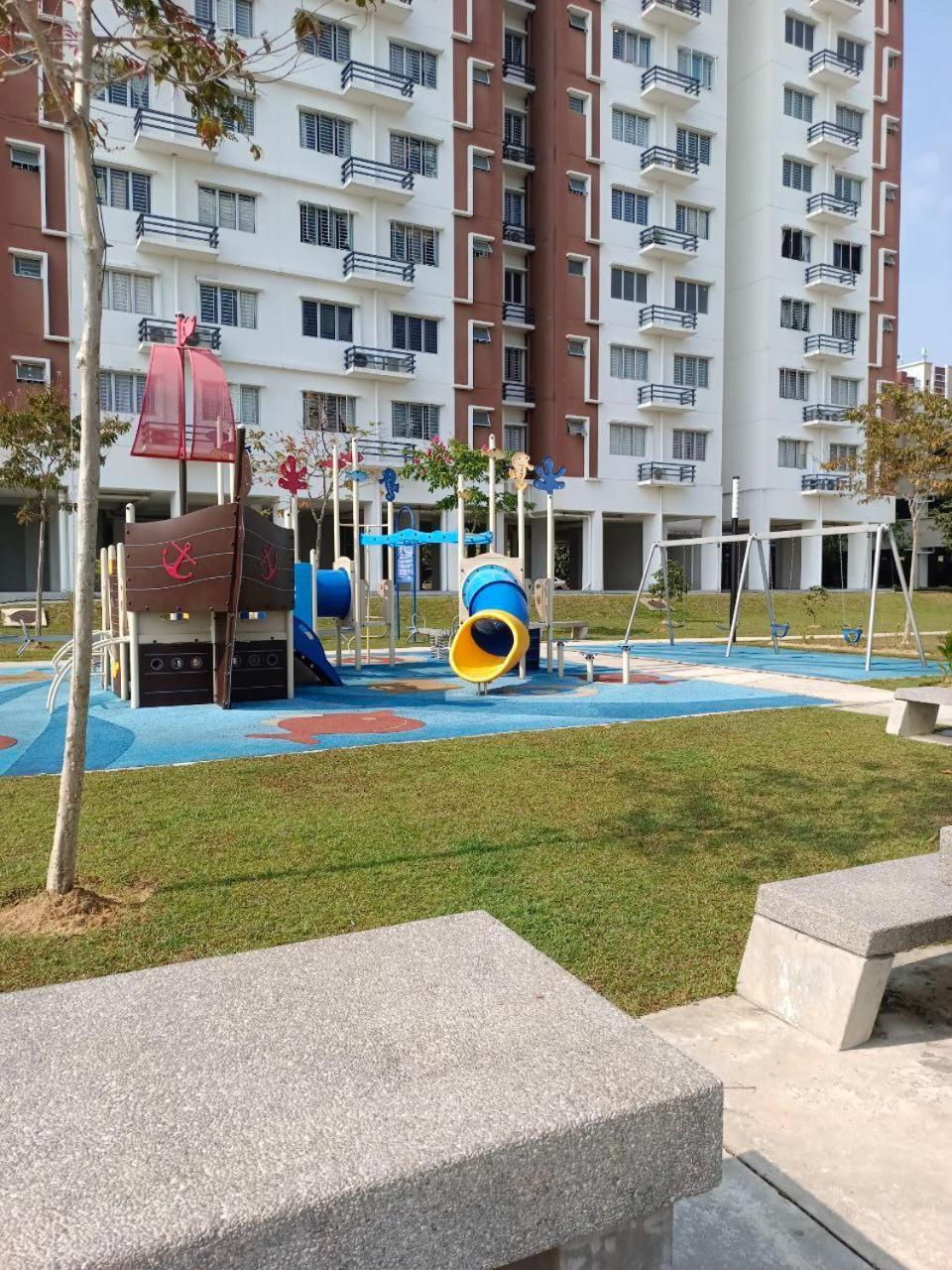 Nena Homestay Setia Alam, Air Conditioned, High Speed Internet Shah Alam Exteriér fotografie
